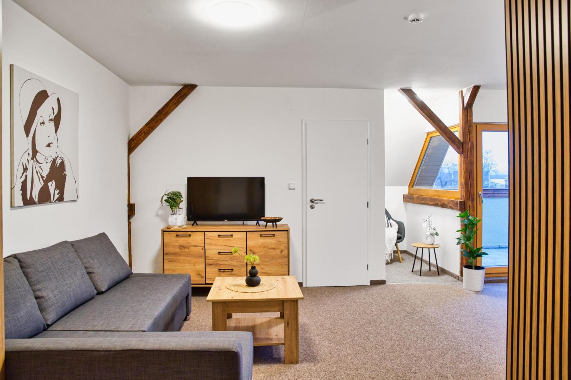 Hotel A Restaurace Ruze Podborany Luaran gambar