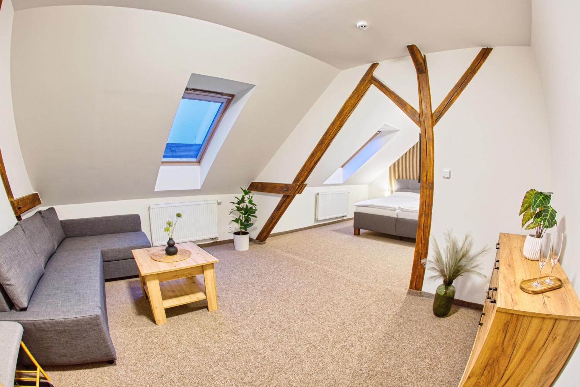 Hotel A Restaurace Ruze Podborany Luaran gambar