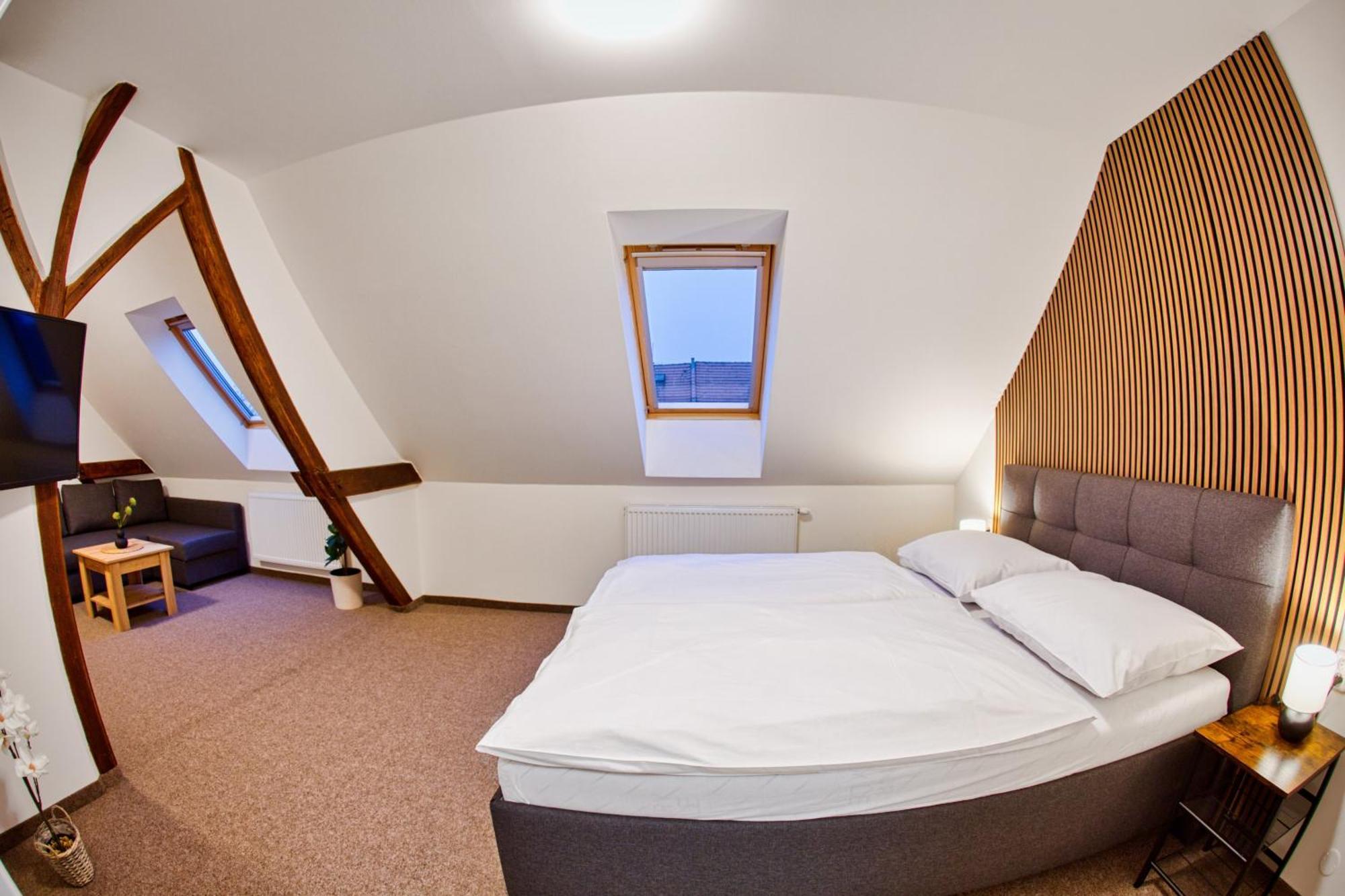 Hotel A Restaurace Ruze Podborany Luaran gambar