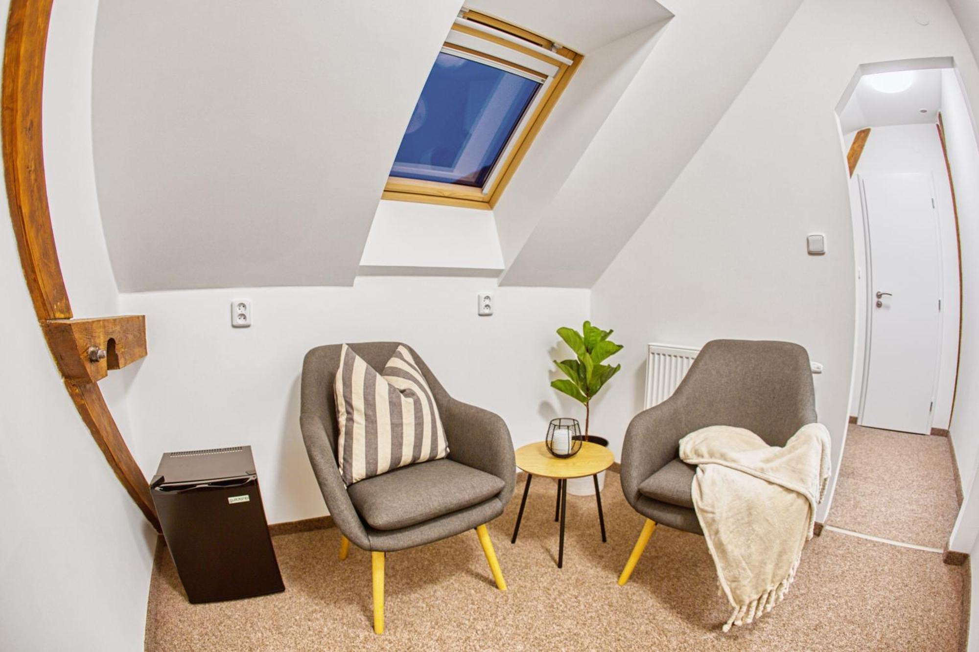Hotel A Restaurace Ruze Podborany Luaran gambar