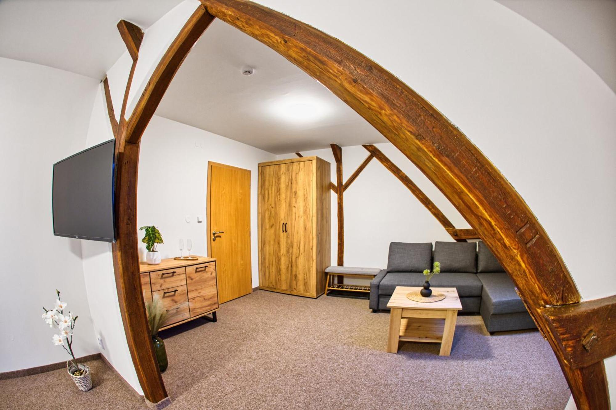 Hotel A Restaurace Ruze Podborany Luaran gambar